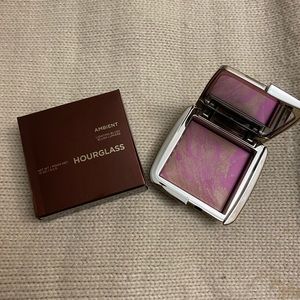 Hourglass Ambient Lighting Blush (Radiant Magenta)